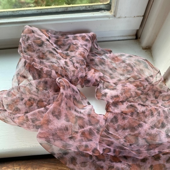 Anthropologie Sheer  Leopard Print Mega Scrunchie - Picture 1 of 5